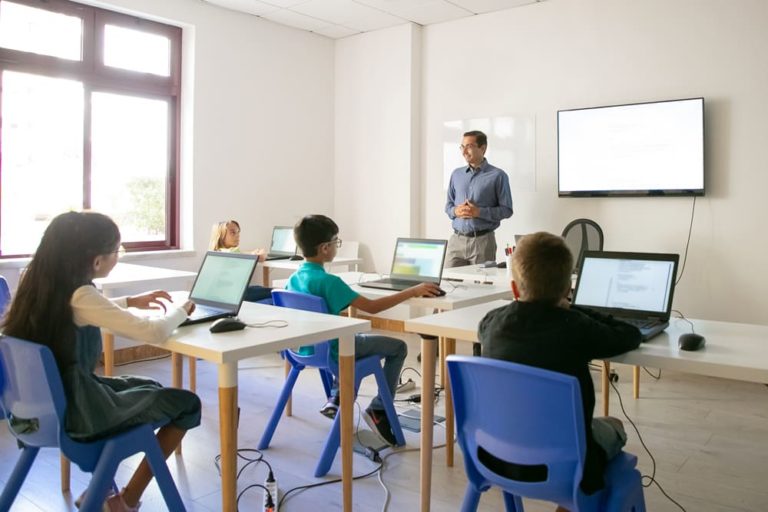 Organiza charlas de medidas de seguridad